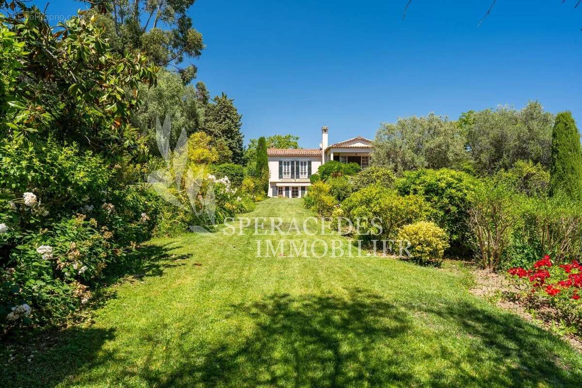 Opio - Belle propriété vue sur le golf 1,6 ha - photo 2