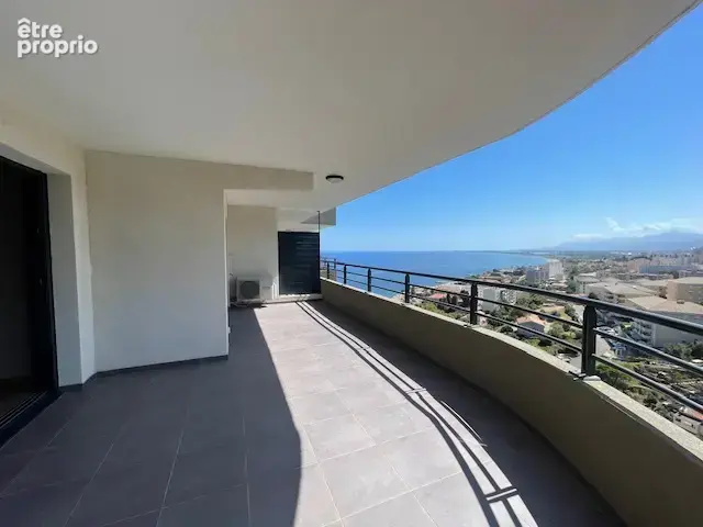 BASTIA bel Appartement F2 de 49 m2 avec terrasse de  31 m2 avec vue mer et montagne - photo 2