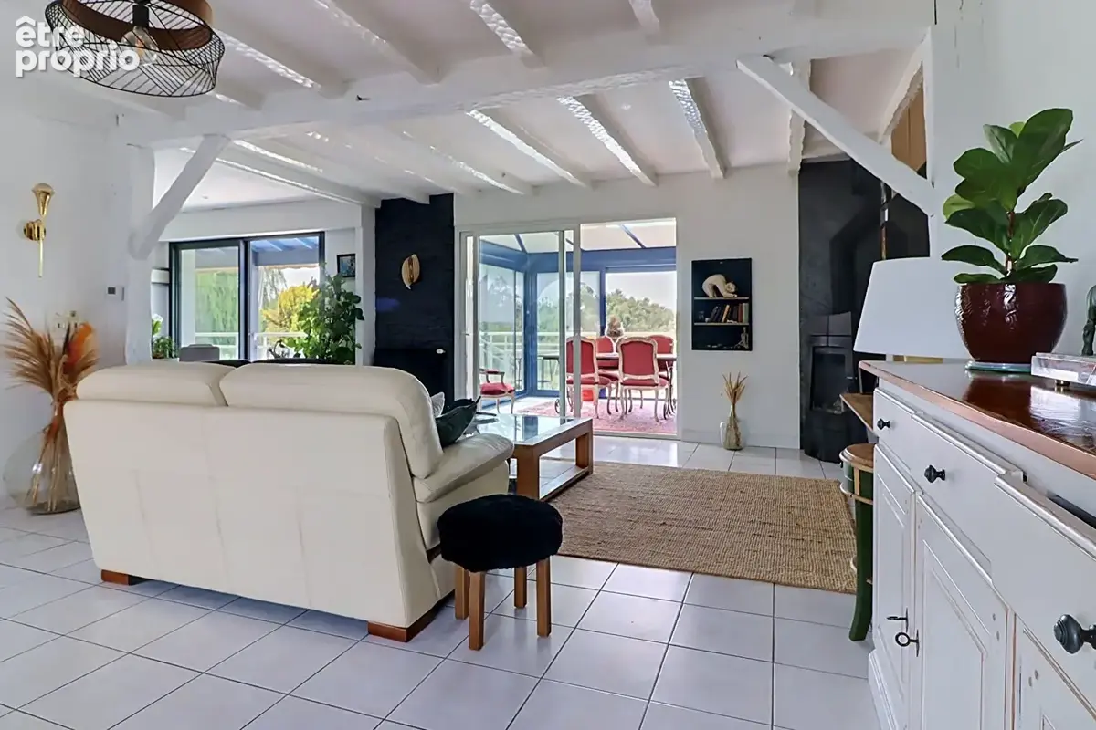 Maison avec piscine, sous-sol intégral et vue dégagée sur l'eau Esnandes 5 pièces 115 m2 - photo 6