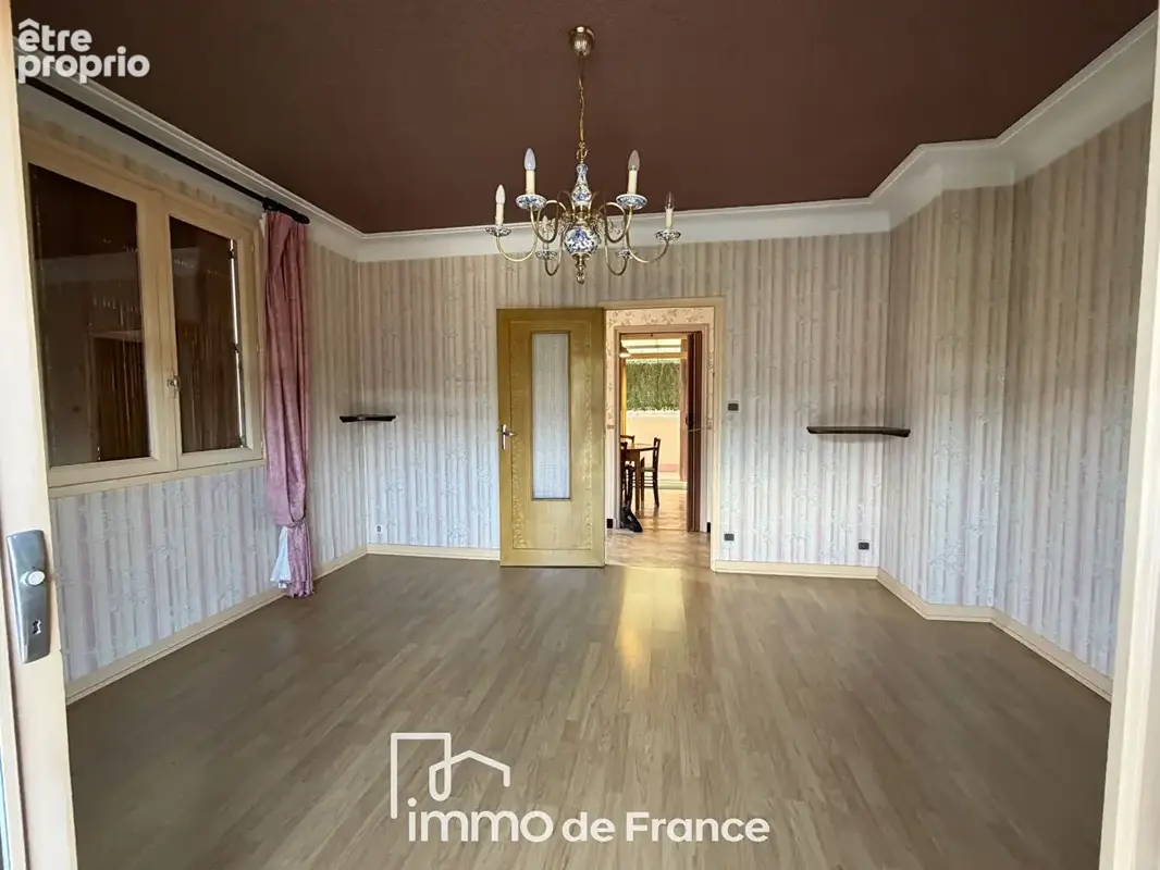 Proche centre-ville- Maison ( 104m2 habitables) avec garage et appartement. - photo 2