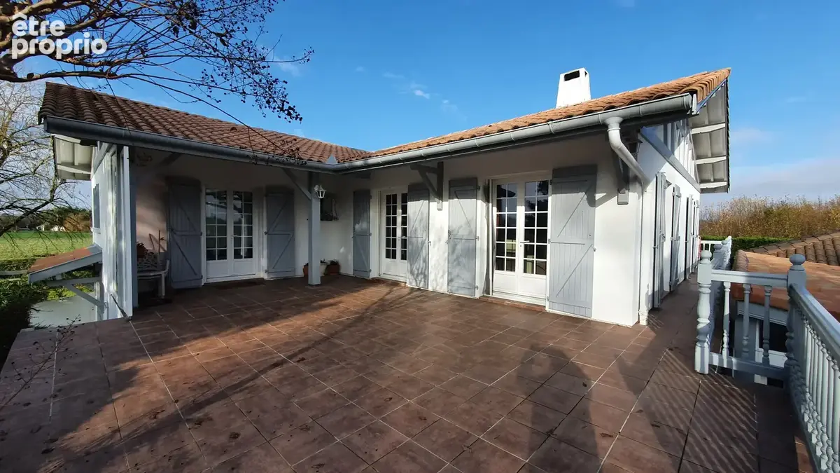 À vendre à Hagetmau (40) : grande maison avec 9 pièces - photo 3