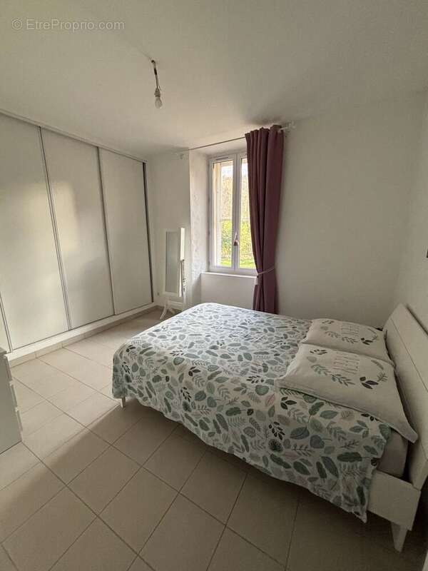 Appartement à MEYRANNES