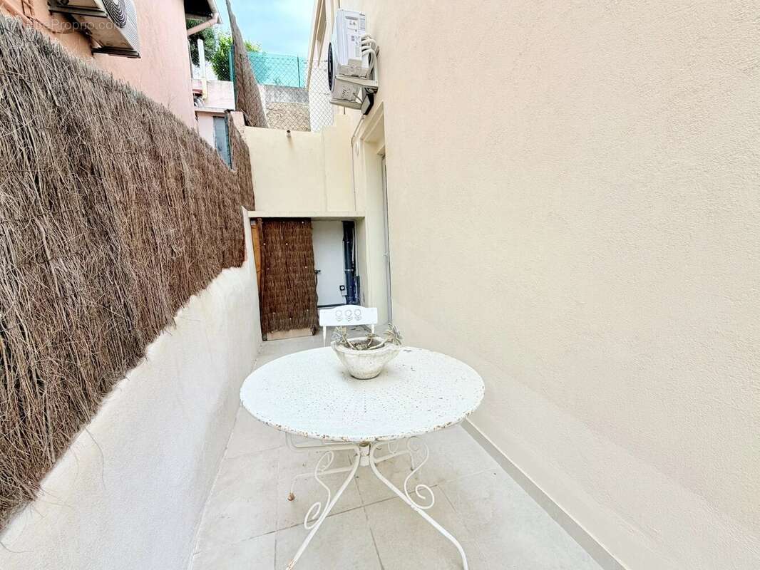 NICE BON VOYAGE – Maison individuelle rénovée d'environ 102 m² habitables avec deux appartements, terrasses, jardin et petit ga - photo 22