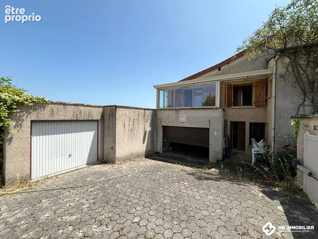 Maison avec vue campagne, grand potentiel et dépendances  sise à La Pacaudière - photo 2