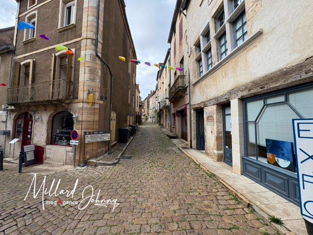 Appartement à SAINT-GENGOUX-LE-NATIONAL