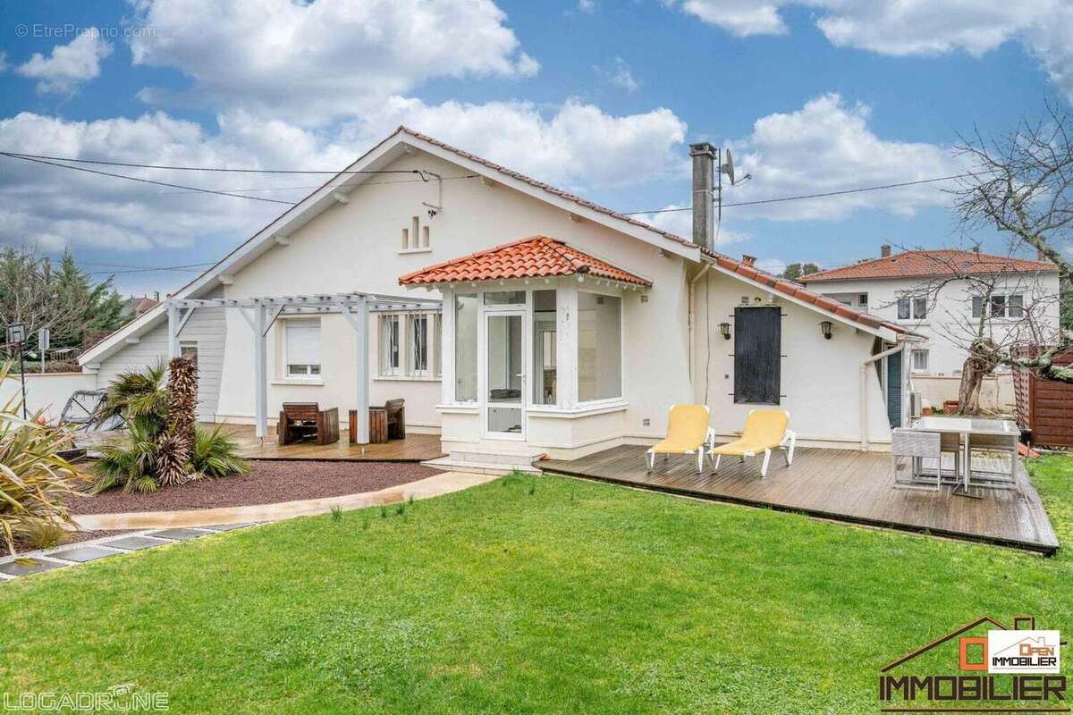 Maison à PUJOLS