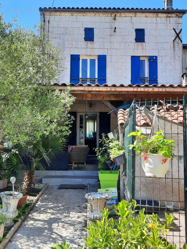 Maison à LA ROCHE-CHALAIS