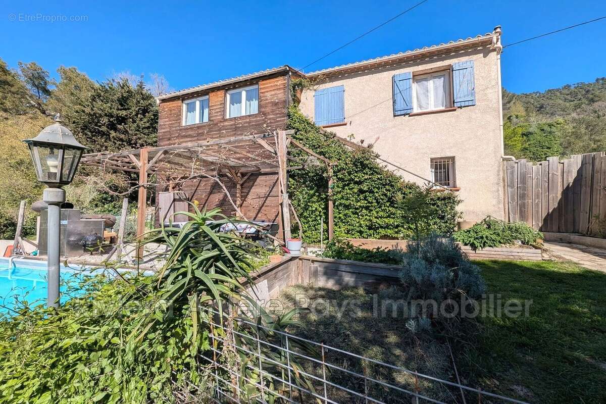 Appartement à TOURRETTE-LEVENS