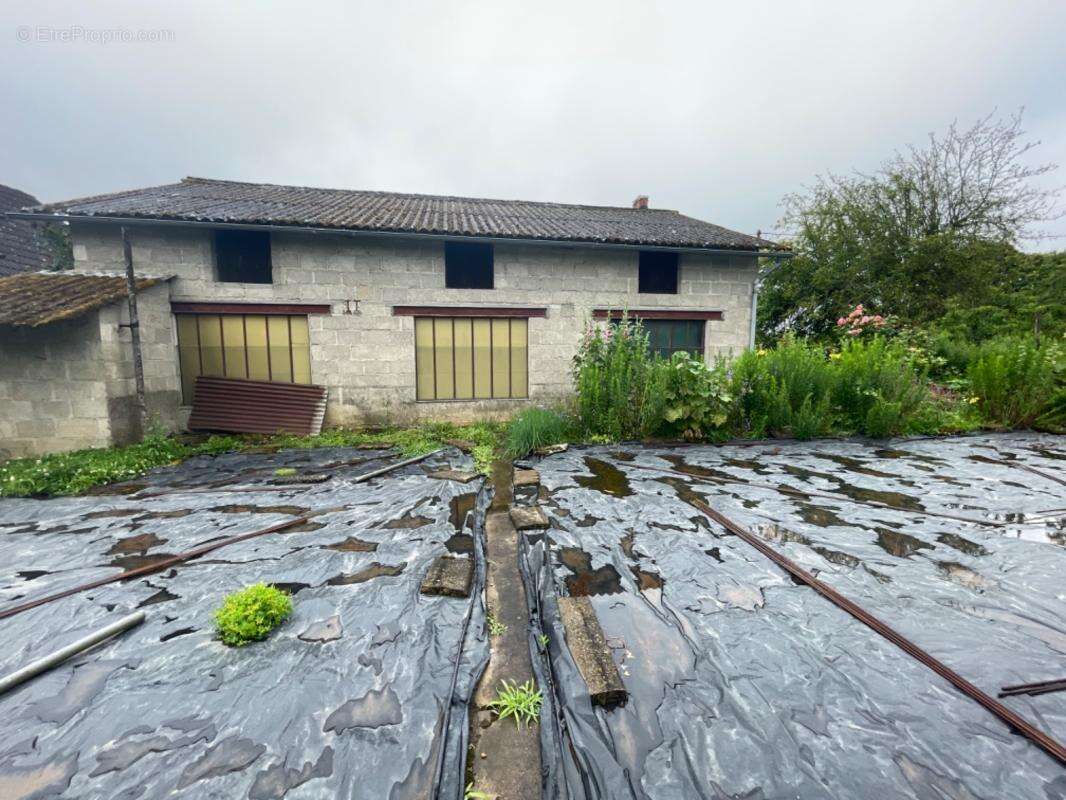 Maison en pierre en bon état avec dépendance 85500€ - photo 30