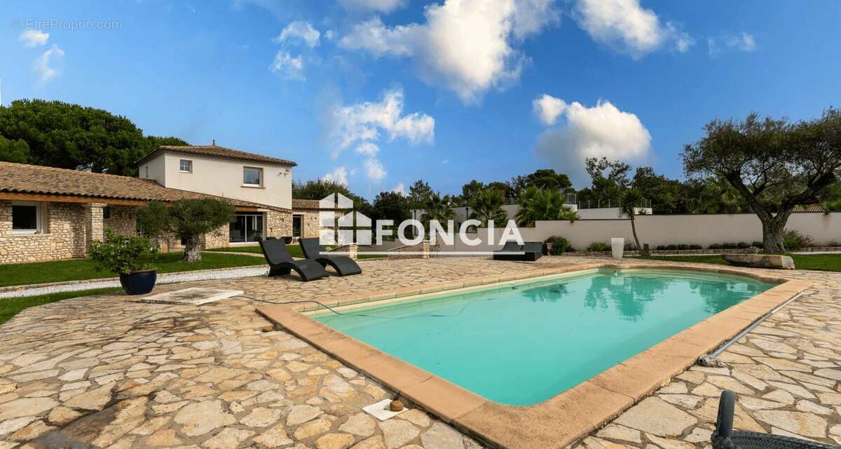 Maison à SAINT-LAURENT-DES-ARBRES