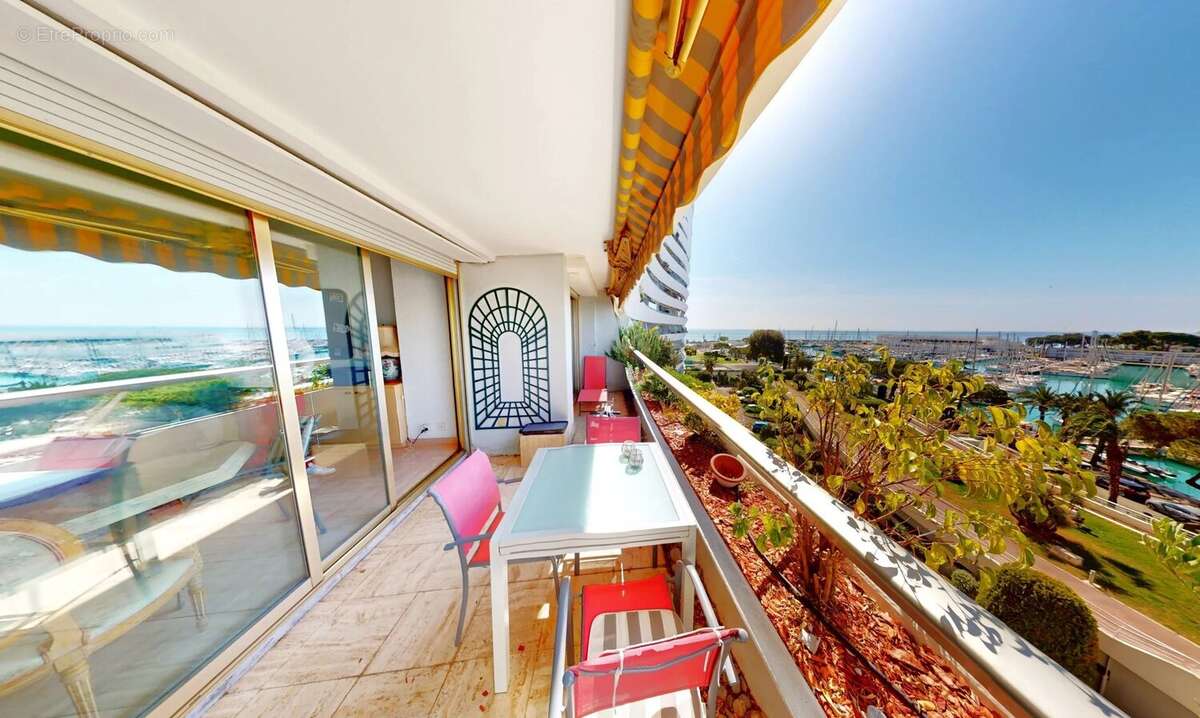 Appartement à VILLENEUVE-LOUBET