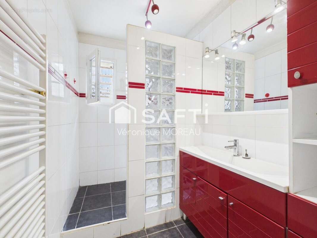 Maison 83 m² à Sainte-Croix-Grand-Tonne  - photo 7