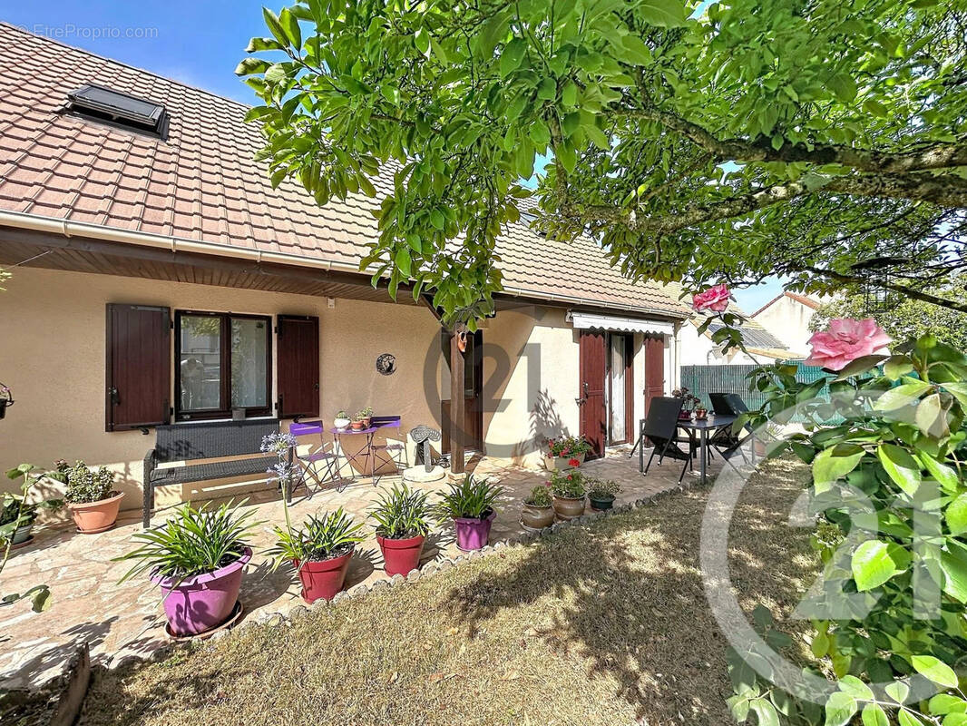 Maison à LA BROSSE-MONTCEAUX