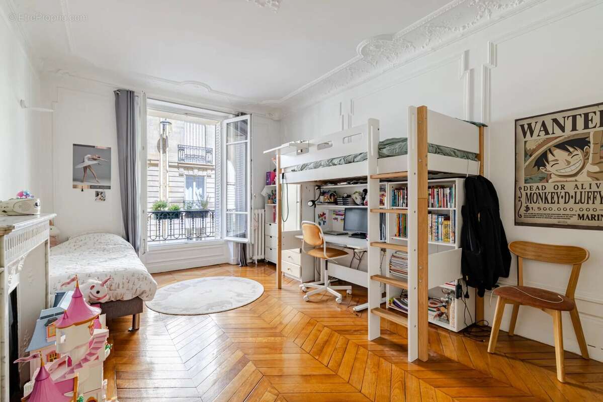 Appartement à PARIS-17E