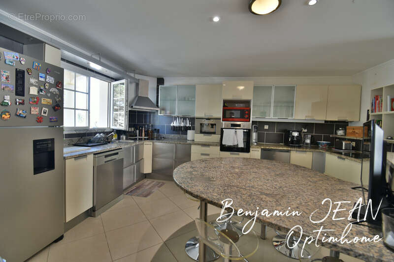 Belle maison familiale F6 de 170 m² avec piscine, chalet indépendant et garage - photo 12