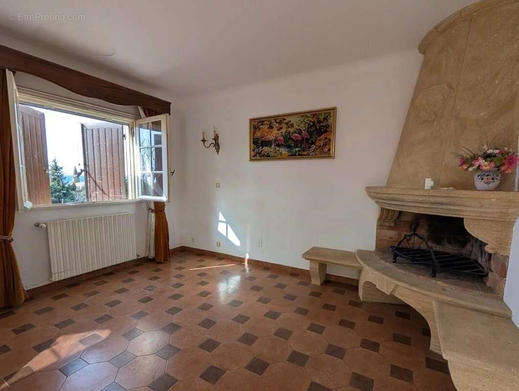 Maison à SAINT-HILAIRE-D'OZILHAN