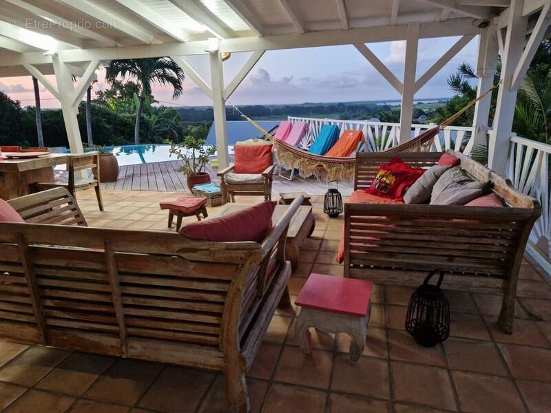 Maison à BAIE-MAHAULT