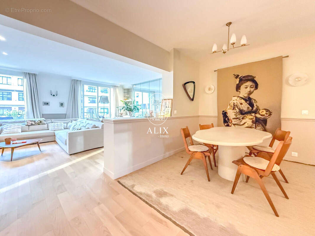 Appartement à PARIS-16E