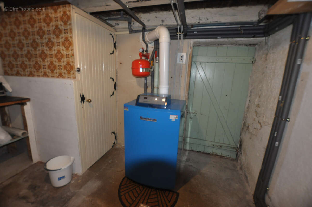 Maison à MONTIGNY-SUR-CHIERS