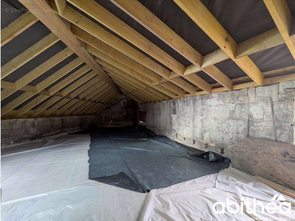 Immeuble à rénover de 143 m2 en plein centre de Libourne ! - photo 10