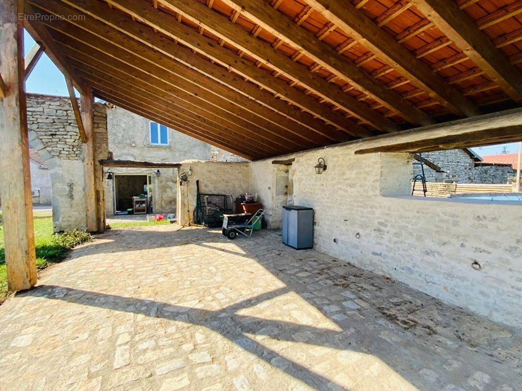 Maison à RIOZ