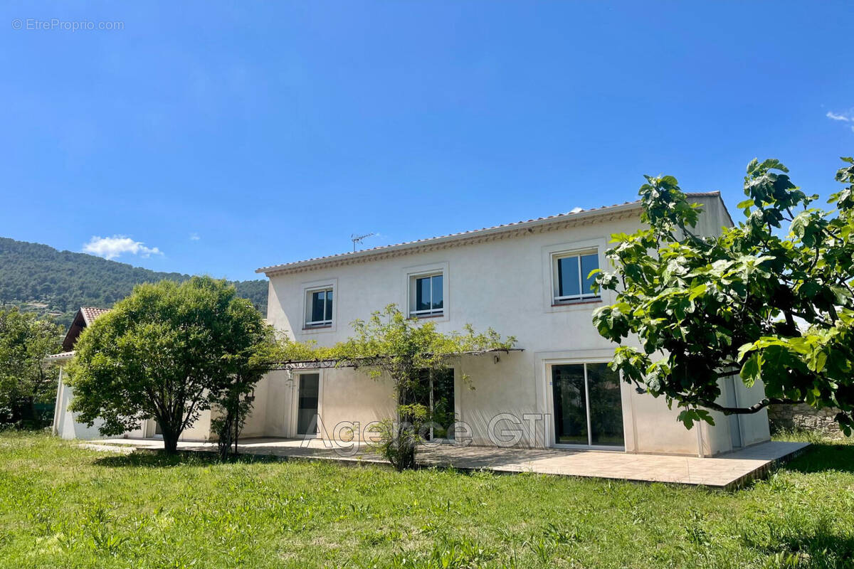 Maison à SOLLIES-PONT