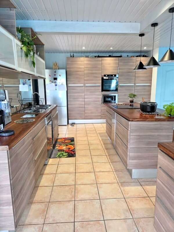 Maison à REMIRE-MONTJOLY