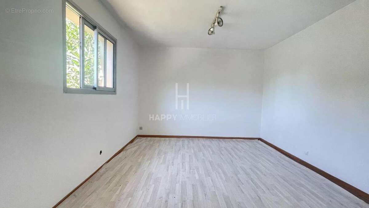 Maison à MOURIES