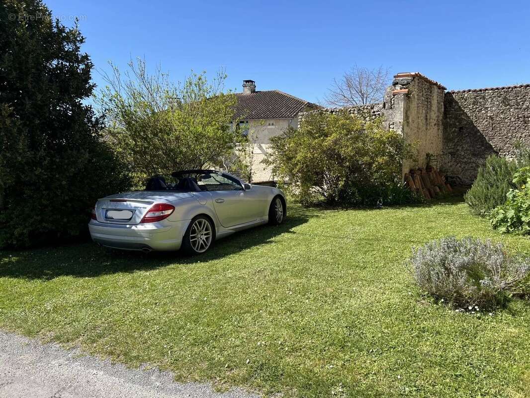 Jolie maison traditionnelle près d'un village populaire - photo 20