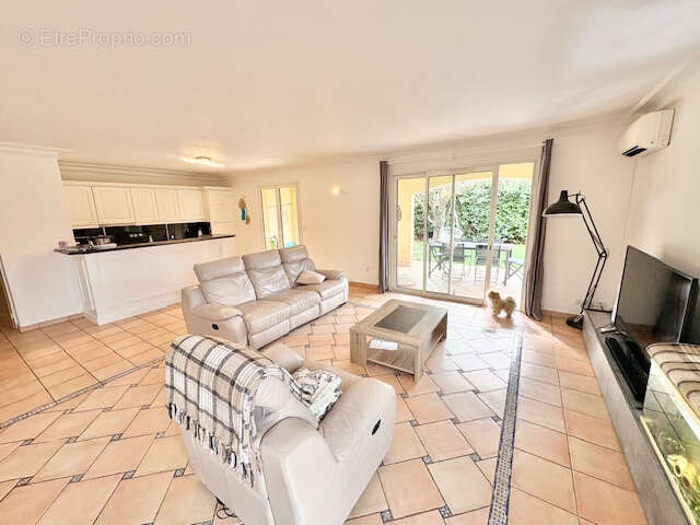 Maison à SAINT-CEZAIRE-SUR-SIAGNE