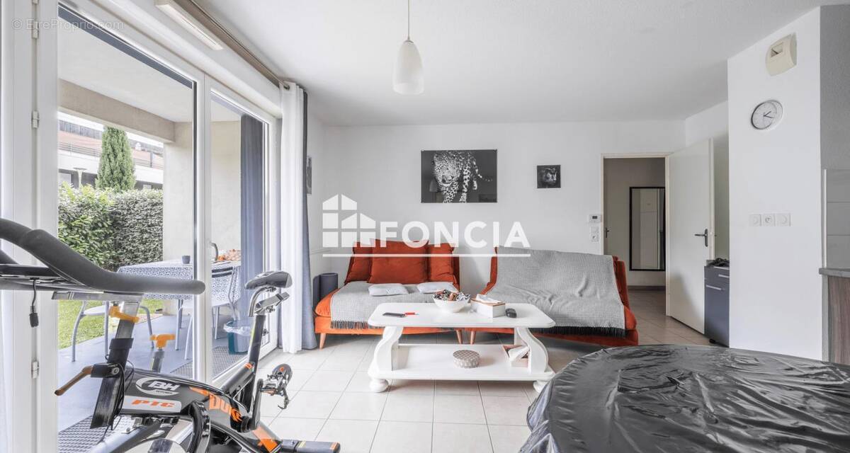 Appartement à PAREMPUYRE