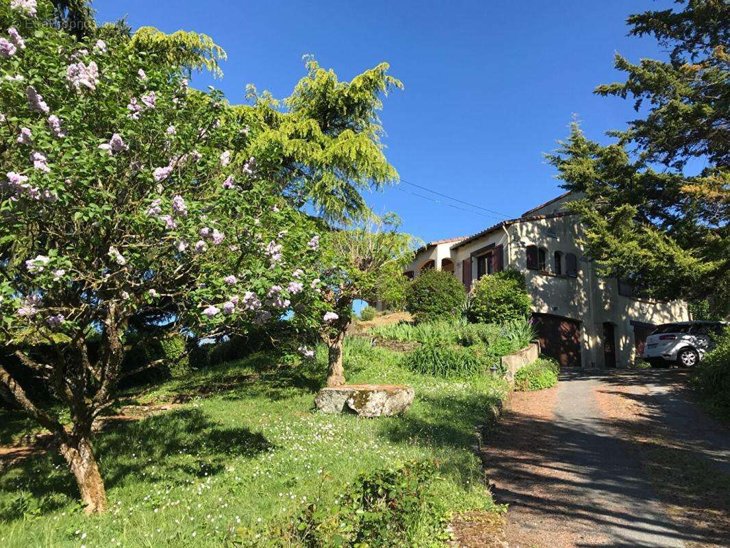 Maison Pouzauges 85700, 2 chambres  plus logement - photo 2