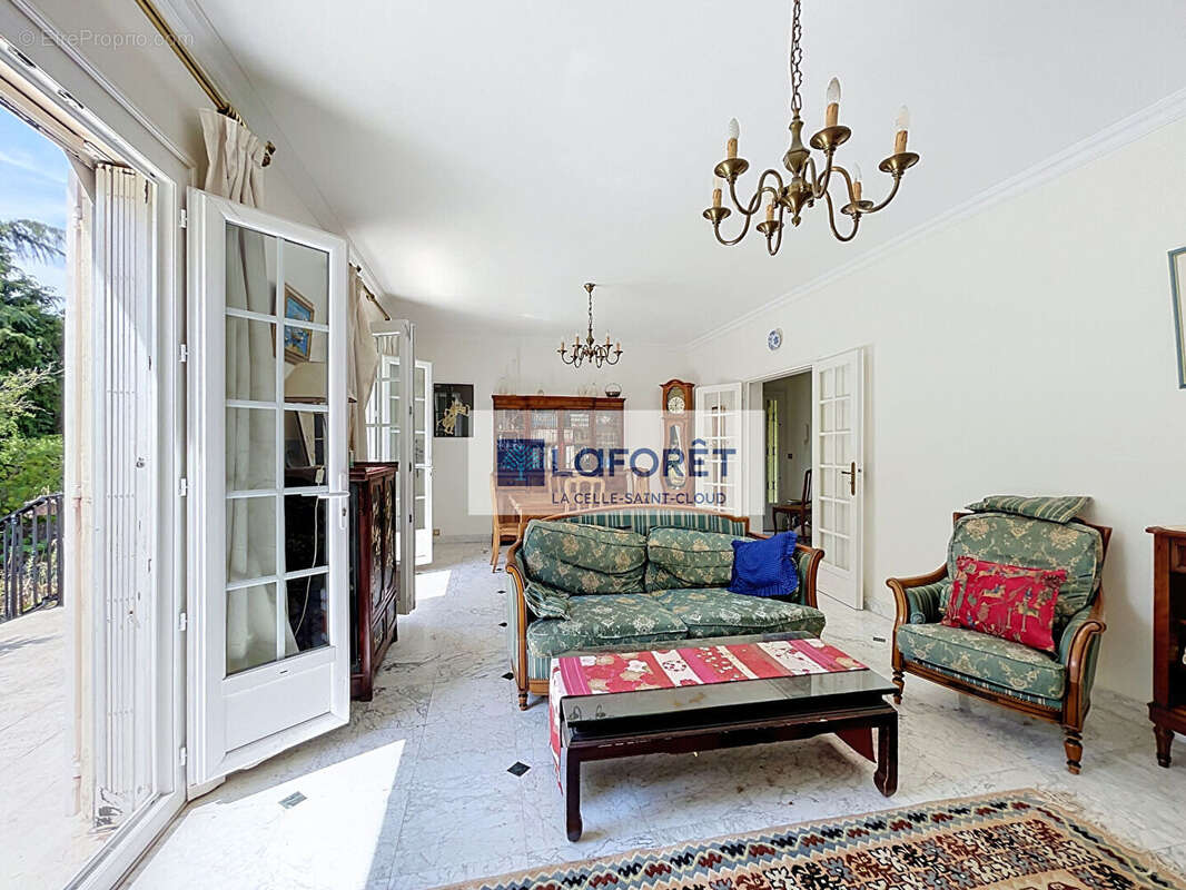 Versailles Glatigny - Maison familiale 7 pièce(s) 150 m2 sur 671m² de terrain - photo 4