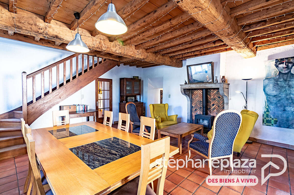 Maison de village avec cachet et charme de 171m², 4 chambres + espace bureau, dépendance, jardin et 2 places de stationnement au - photo 4