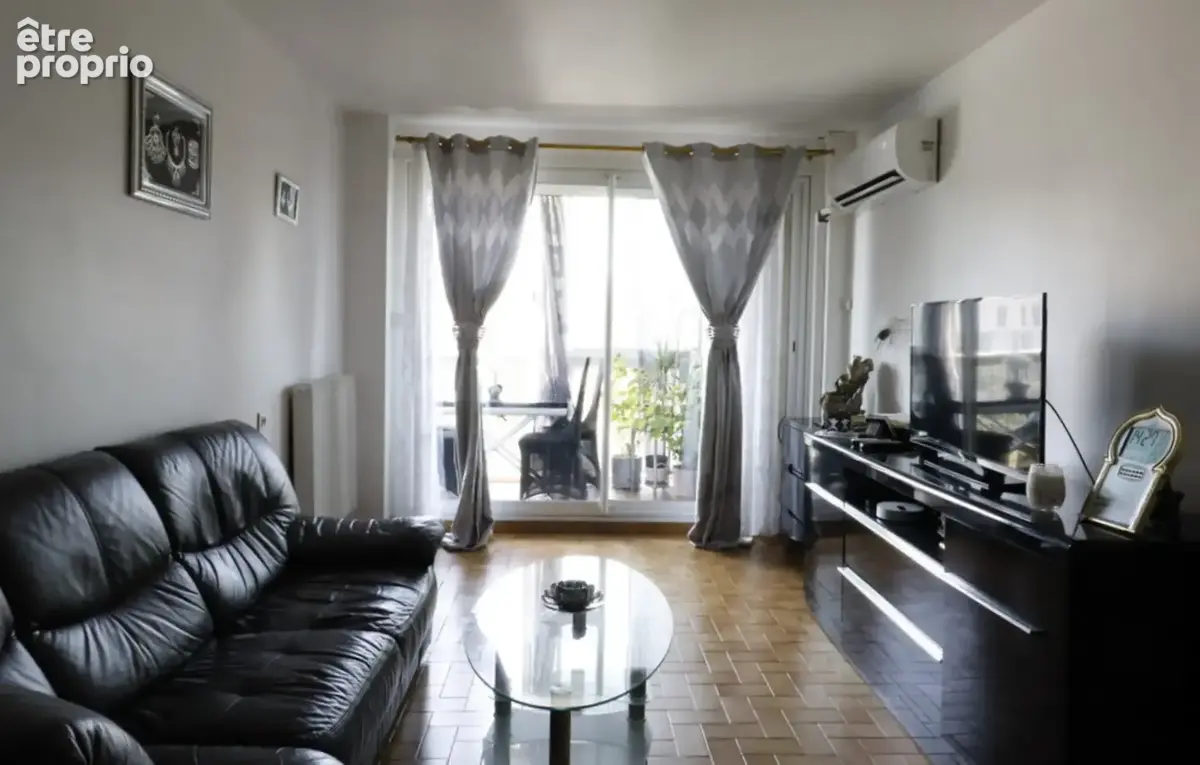 Dpt Bouches du Rhône (13), à vendre appartement T4 avec terrasse fermée et loggia - photo 2