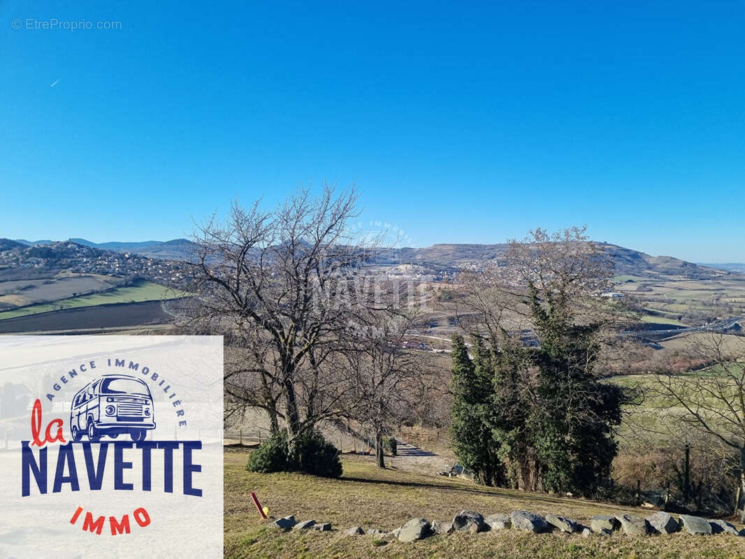 Terrain à VEYRE-MONTON