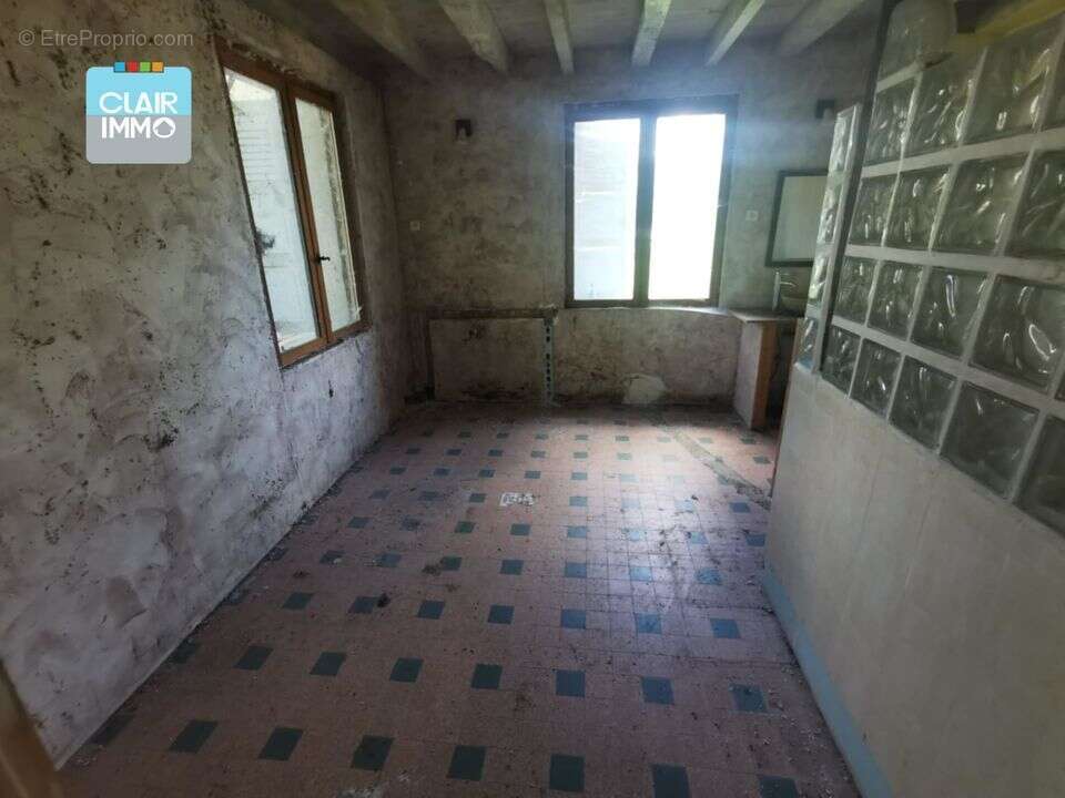 Maison de 123 m² à rénover à SORNAY 