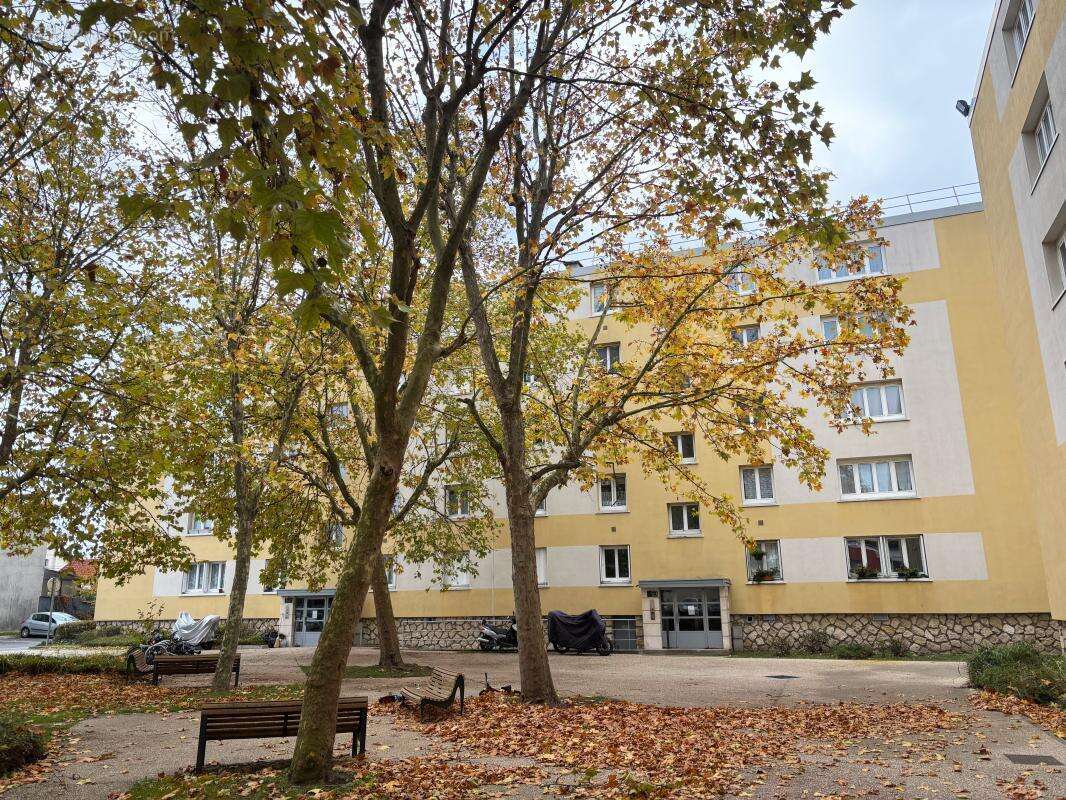 Appartement à SARTROUVILLE