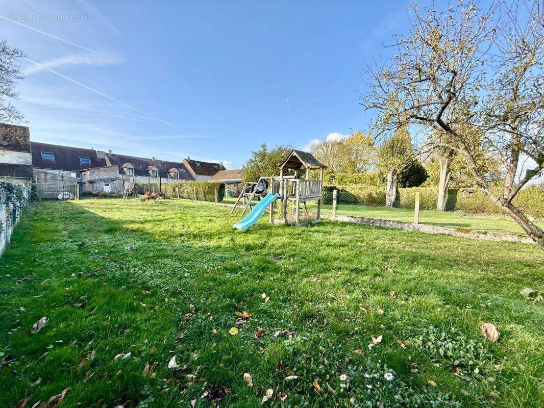 Maison à LE CHATELET-EN-BRIE