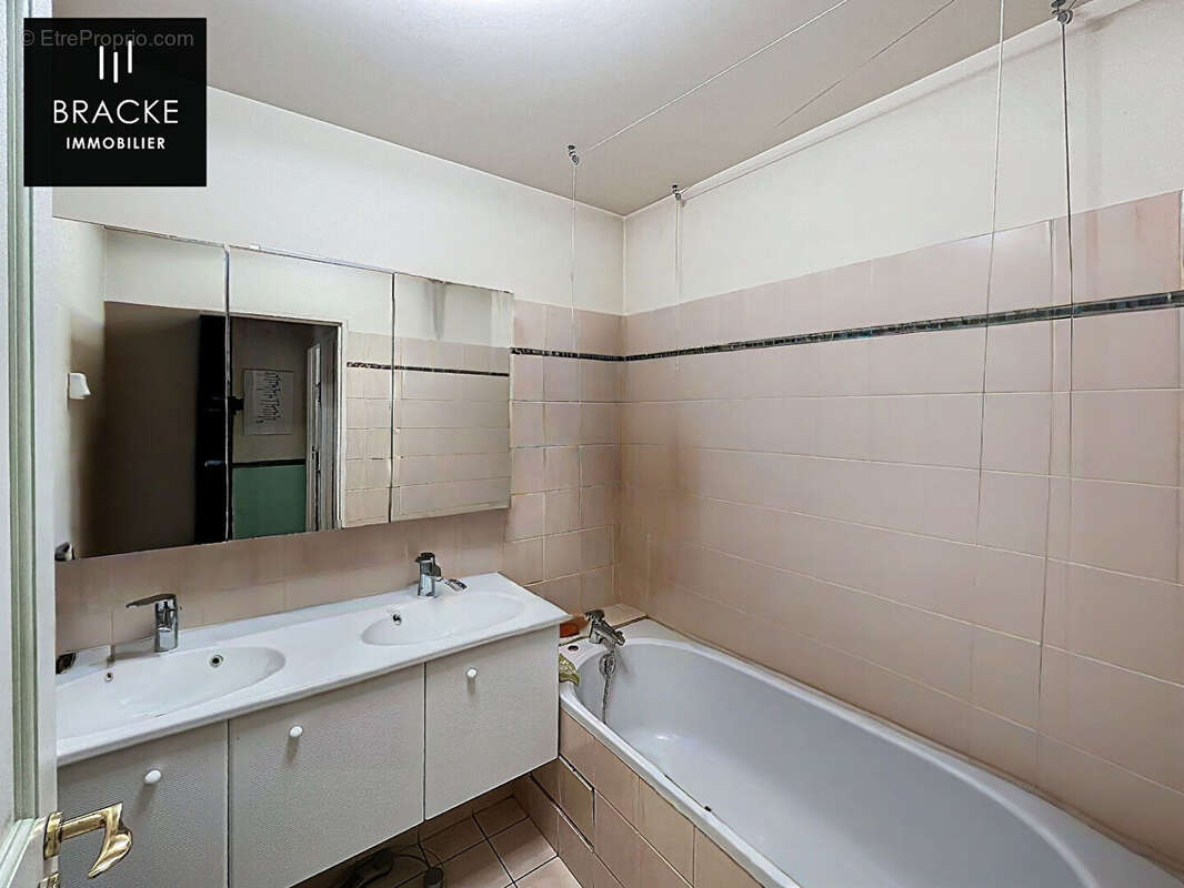 Appartement à COURBEVOIE