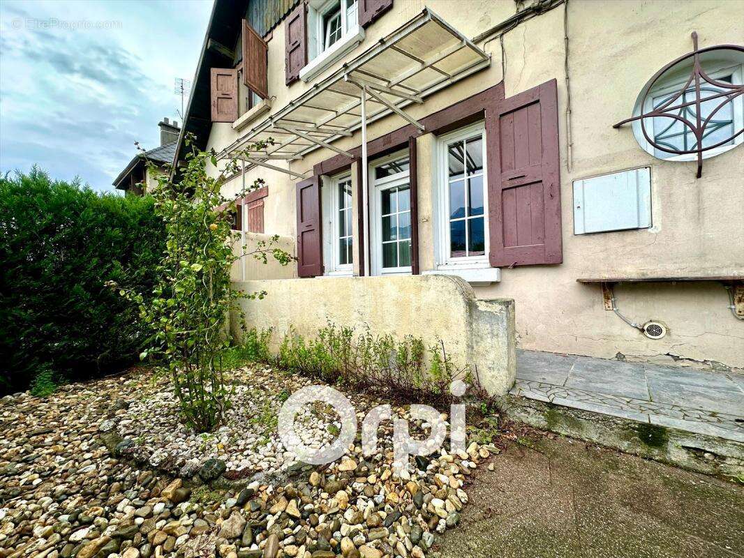 Maison à FROGES
