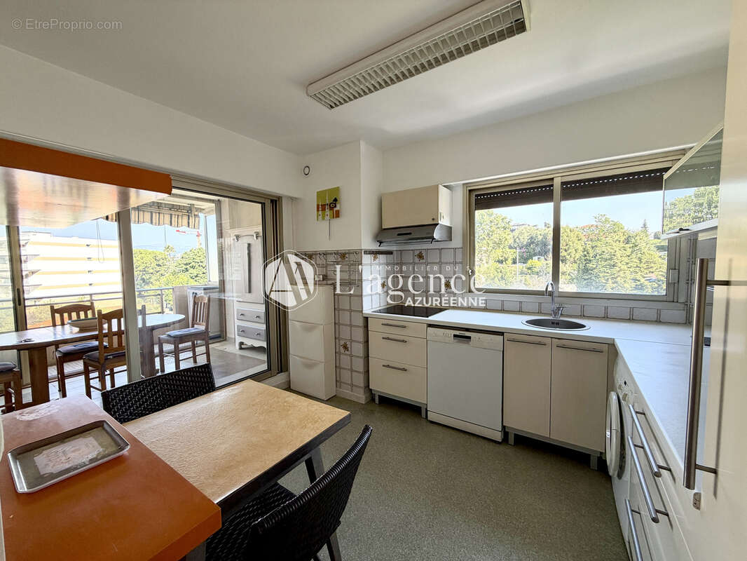 Appartement à SAINT-LAURENT-DU-VAR