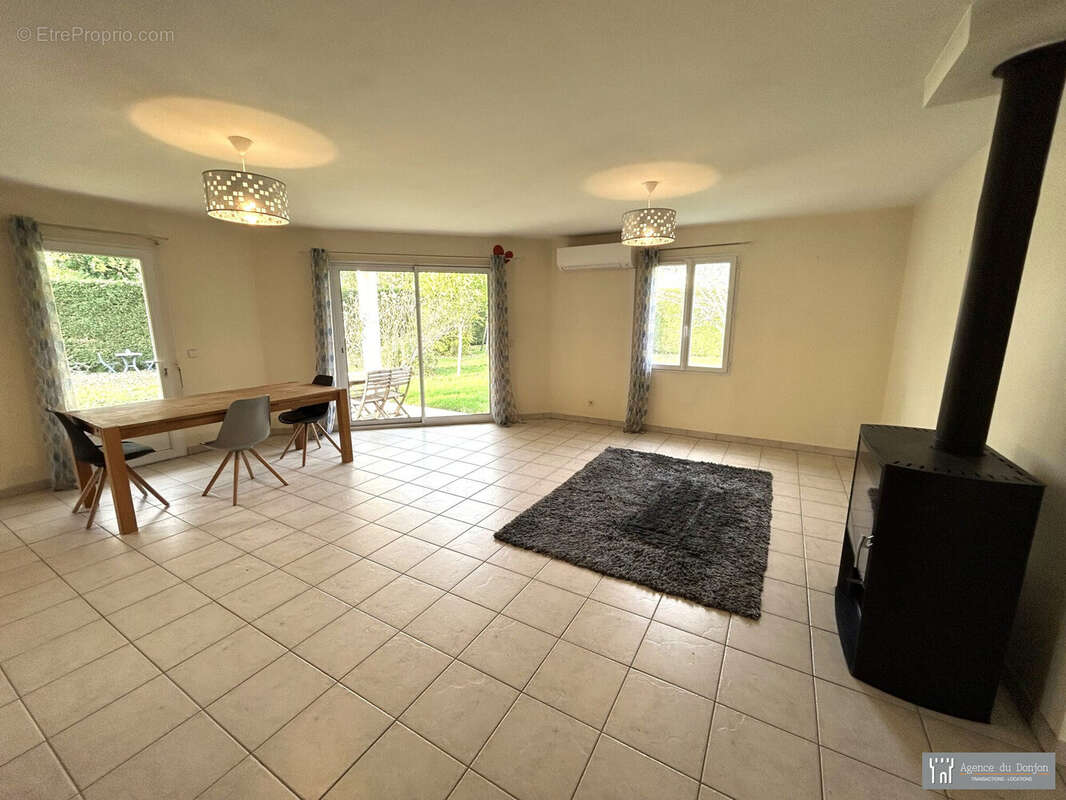 Maison à SAINT-GENIS-DE-SAINTONGE