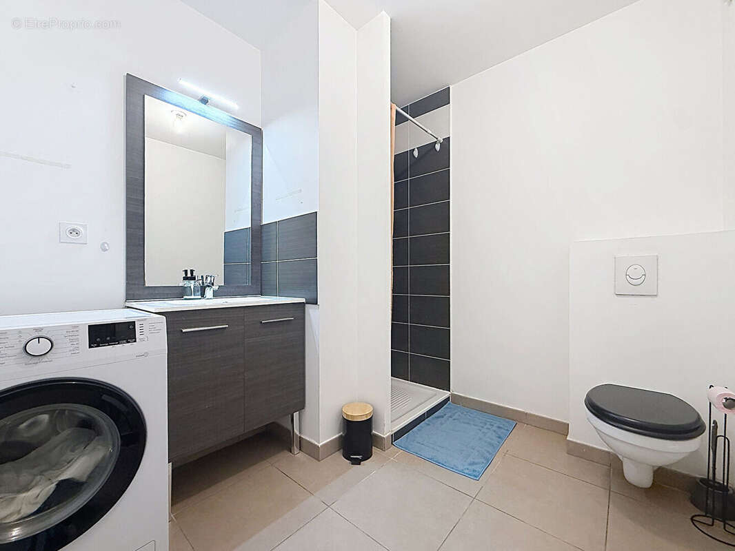 Appartement à PIERRE-BENITE