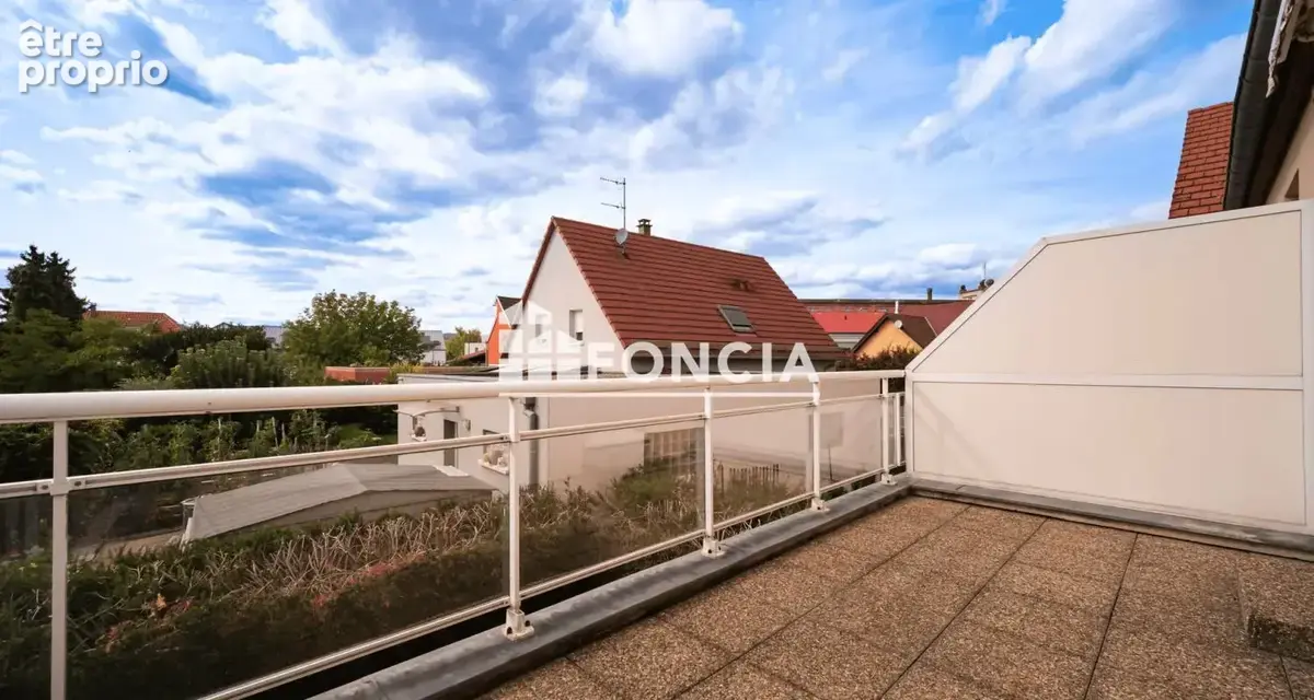 Colmar – Superbe duplex 3 pièces de 90.94 m² avec terrasse de 9,94 m², parking extérieur et cave. Cadre calme et verdoyant ! - photo 2