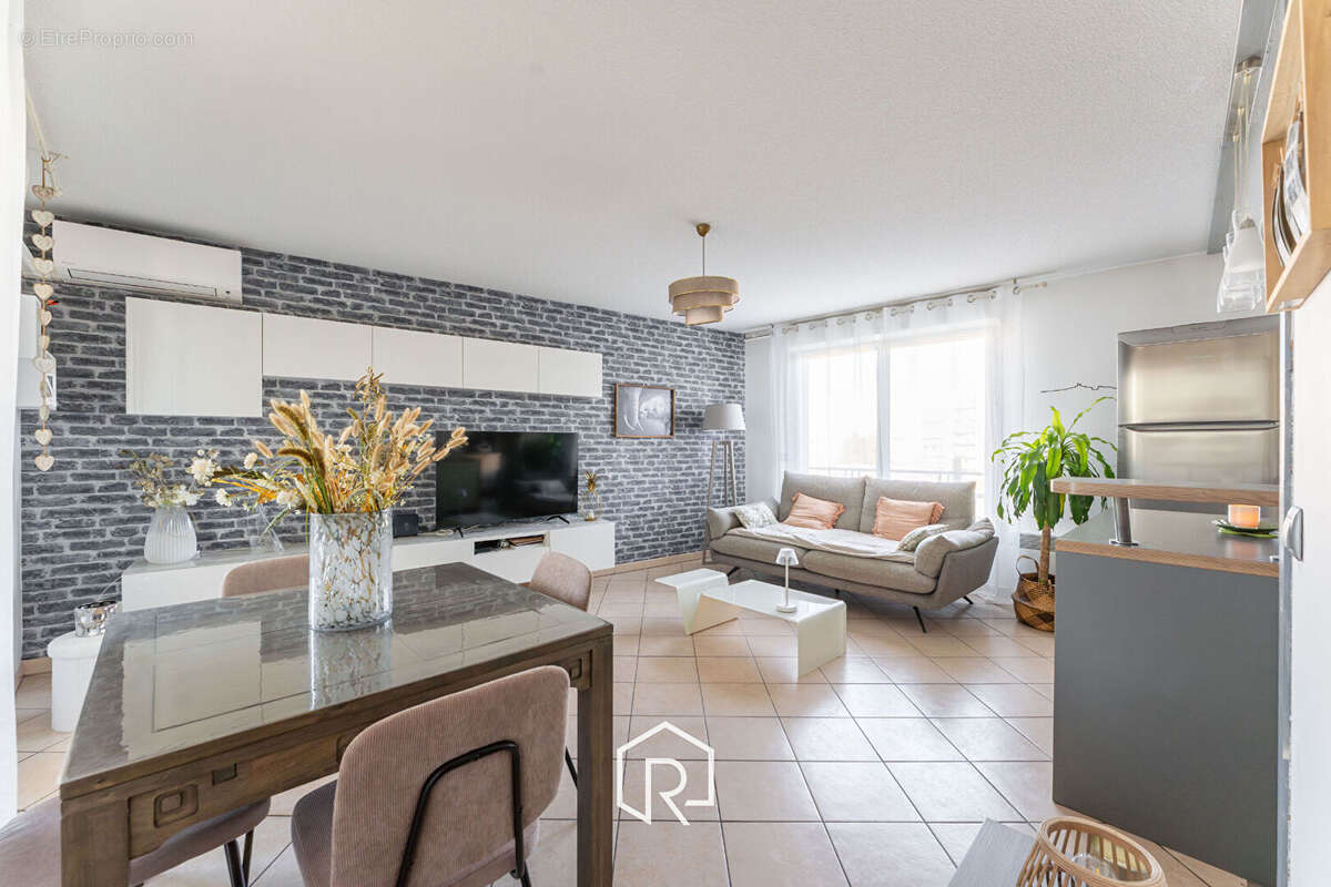 Appartement à MARSEILLE-4E