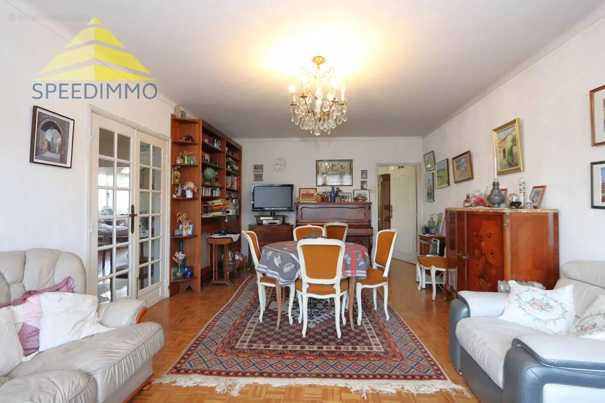 Maison à MANDRES-LES-ROSES