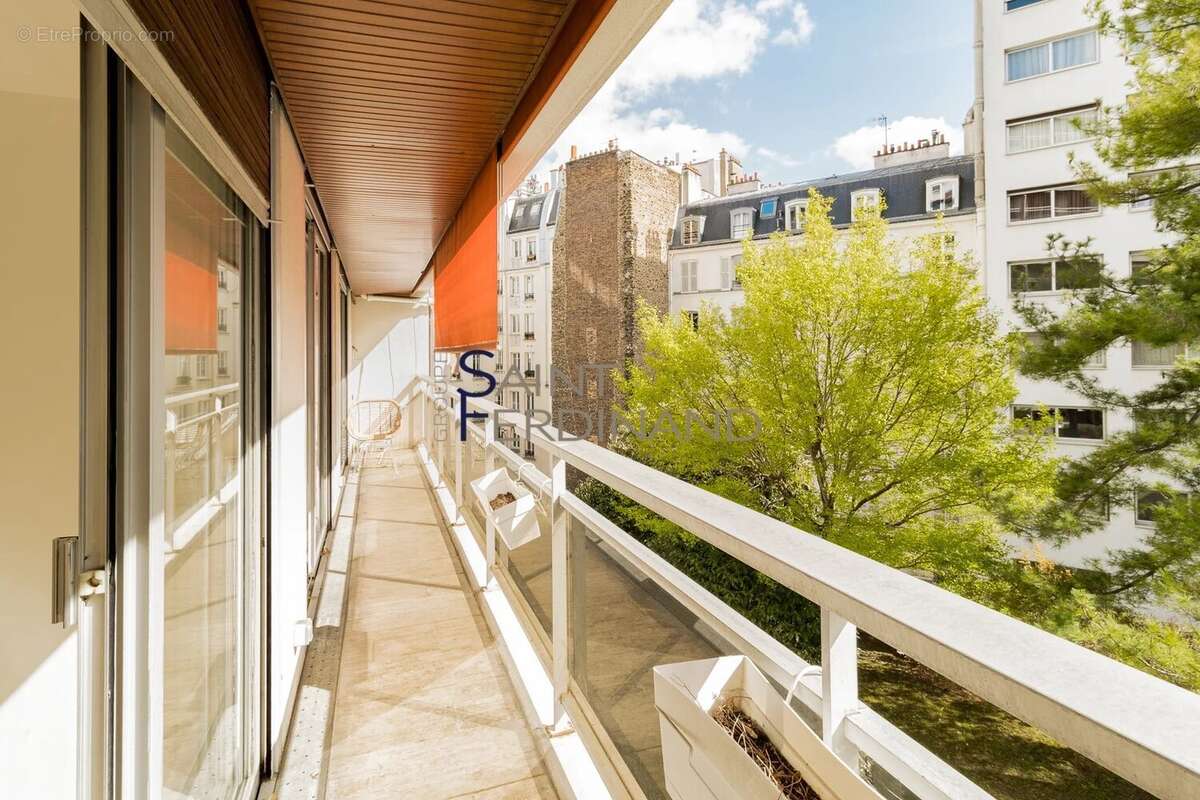 Appartement à PARIS-16E