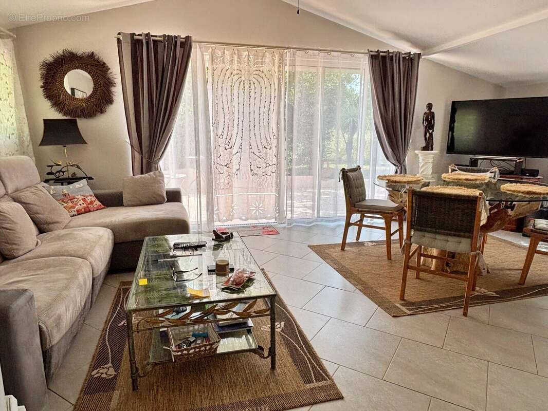 Maison à ROQUEBRUNE-SUR-ARGENS