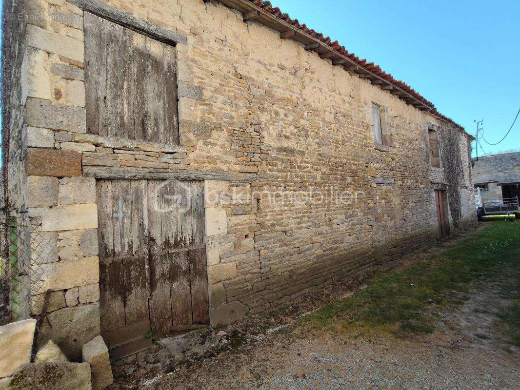 Maison à PAIZAY-NAUDOUIN-EMBOURIE